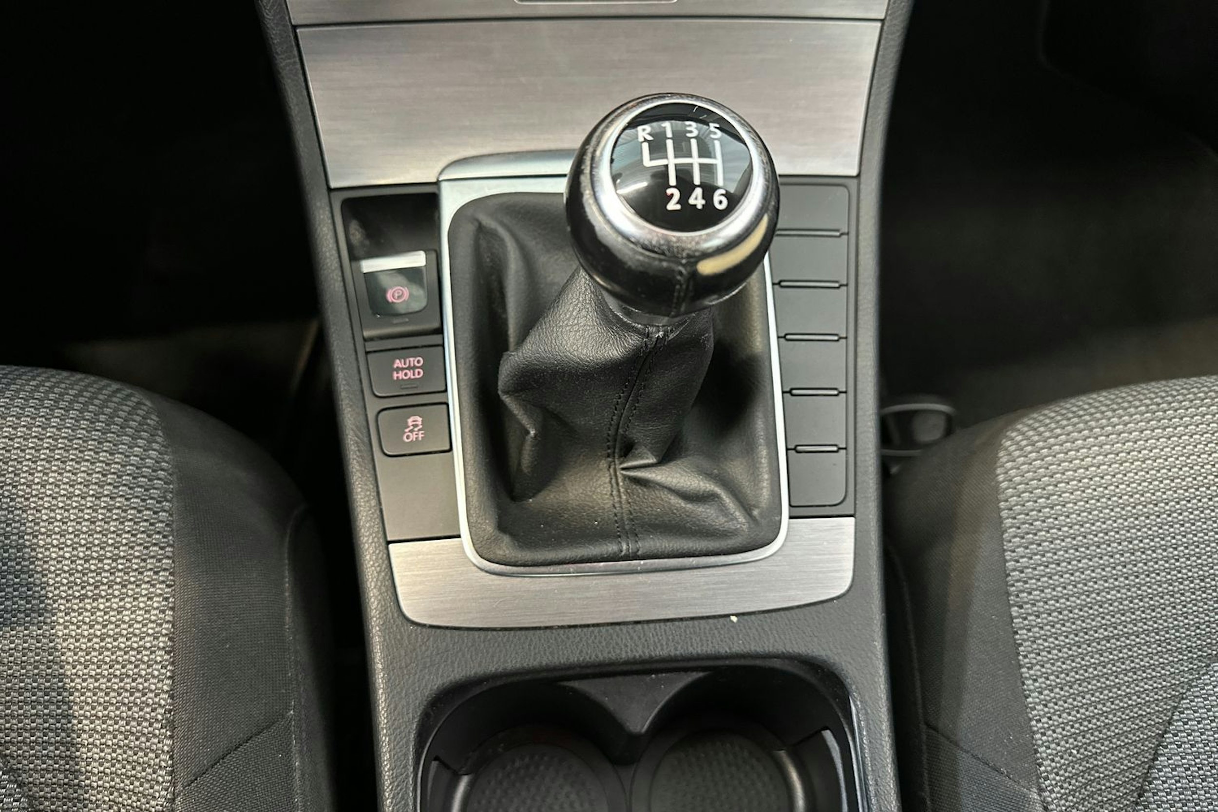 harmaa Volkswagen Passat 2011 kuva 22.