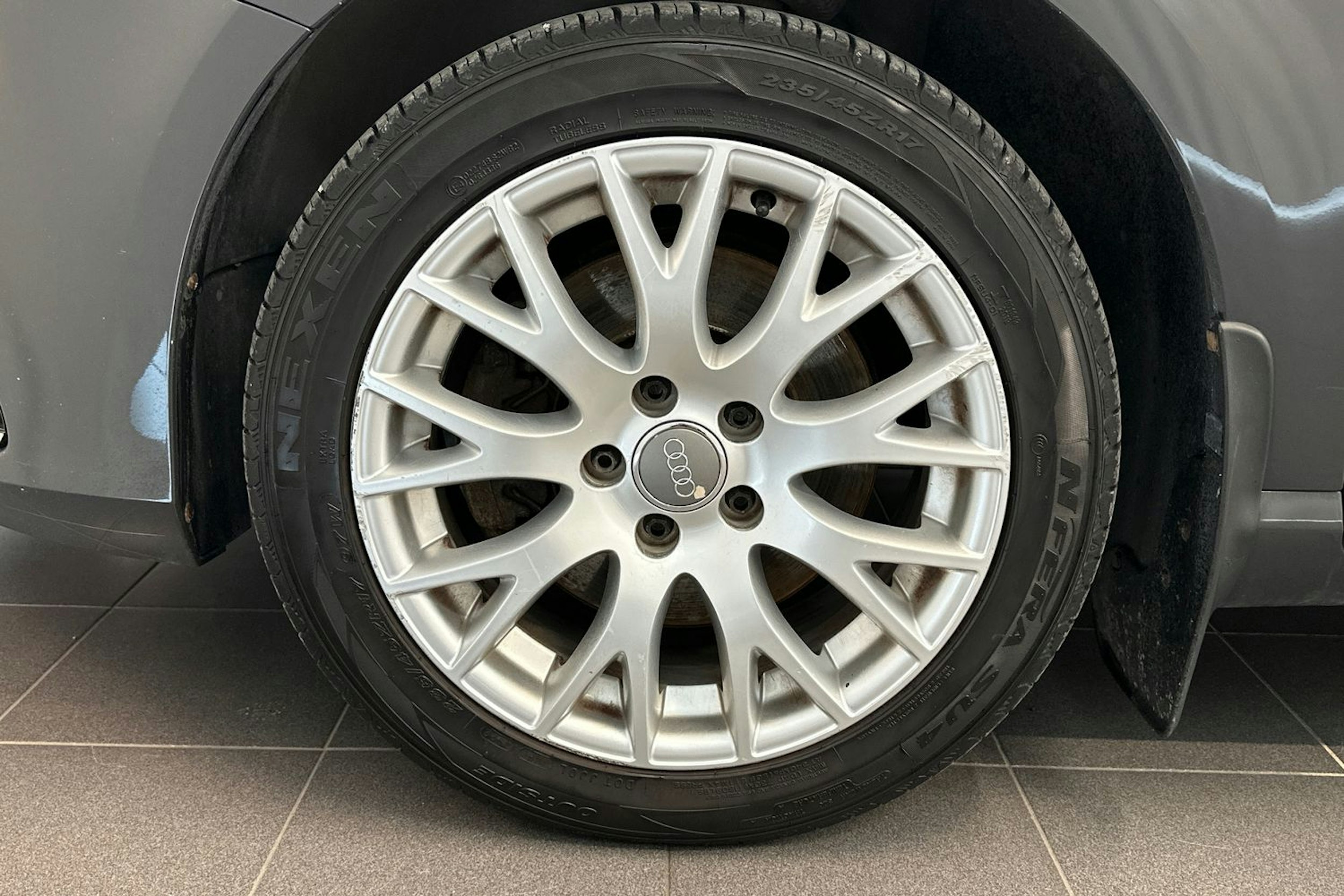 harmaa Volkswagen Passat 2011 kuva 23.