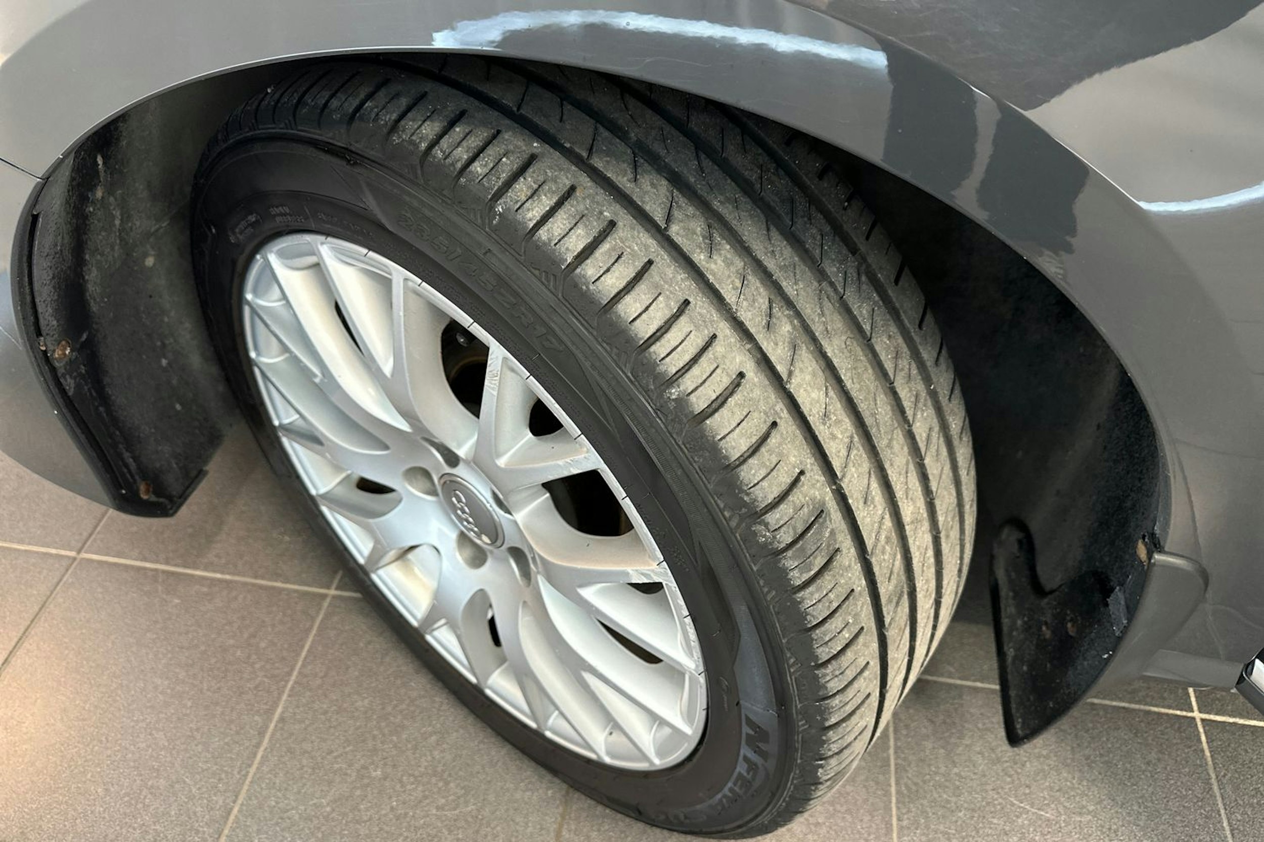 harmaa Volkswagen Passat 2011 kuva 24.