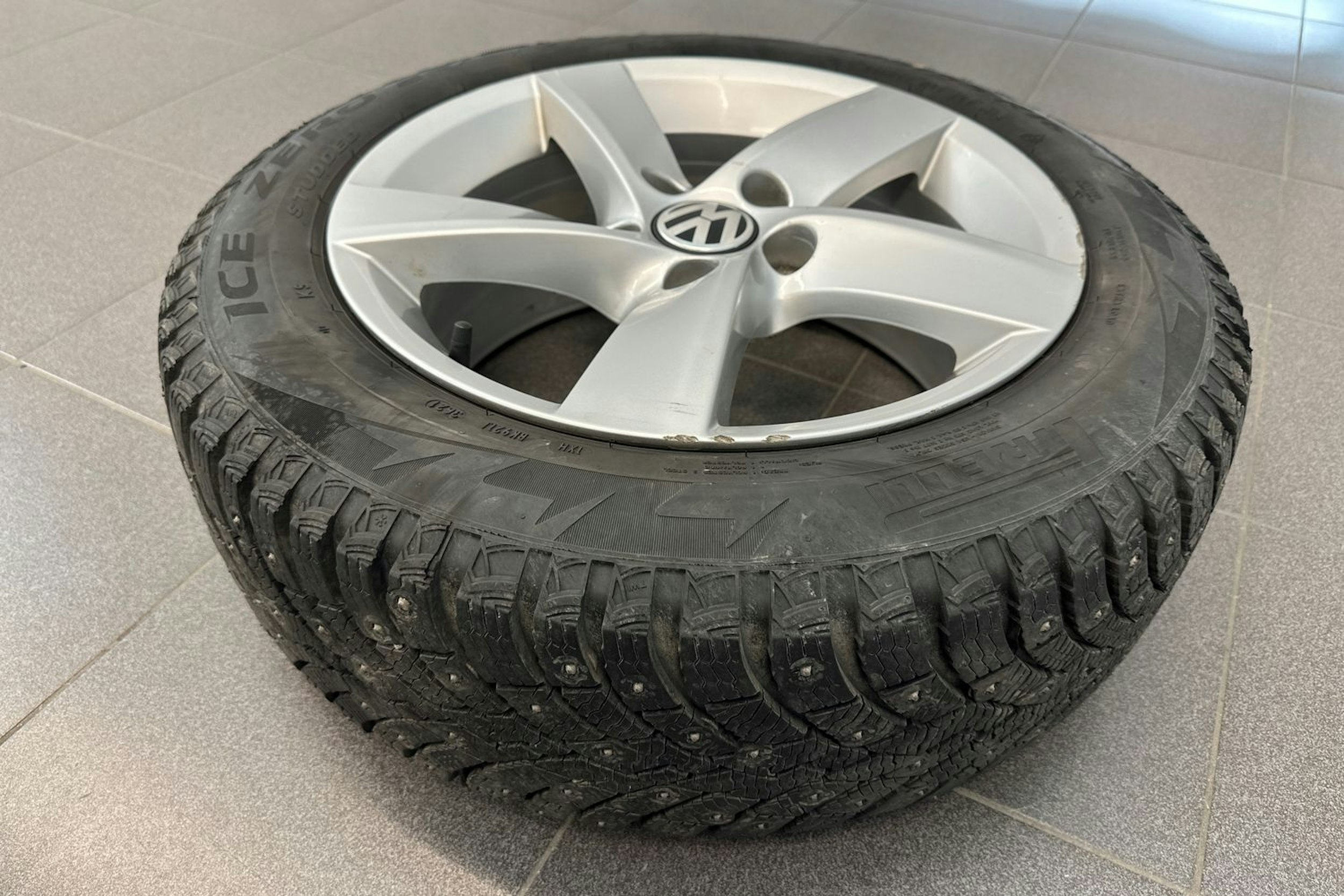 harmaa Volkswagen Passat 2011 kuva 25.