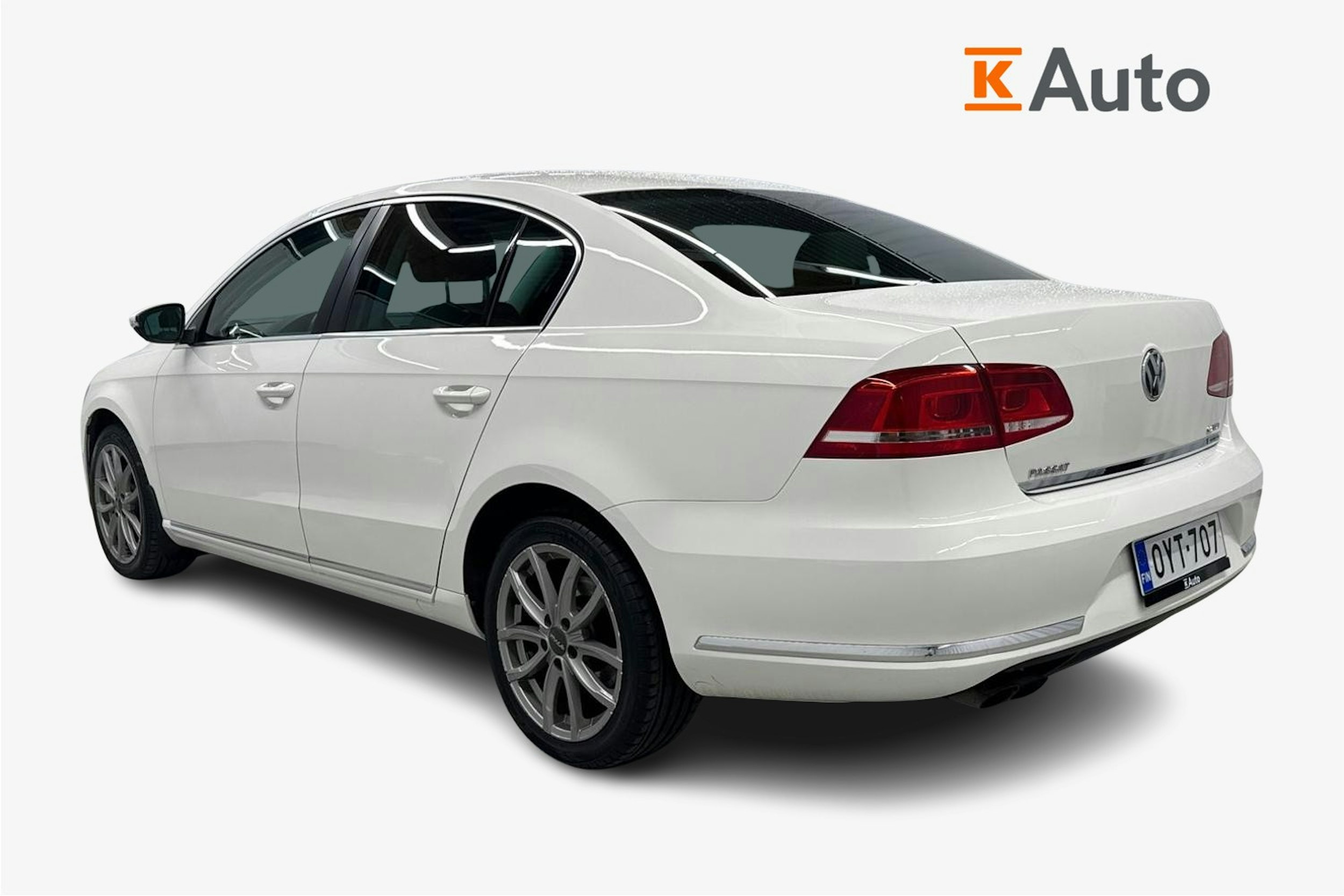 valkoinen Volkswagen Passat 2011 kuva 2.