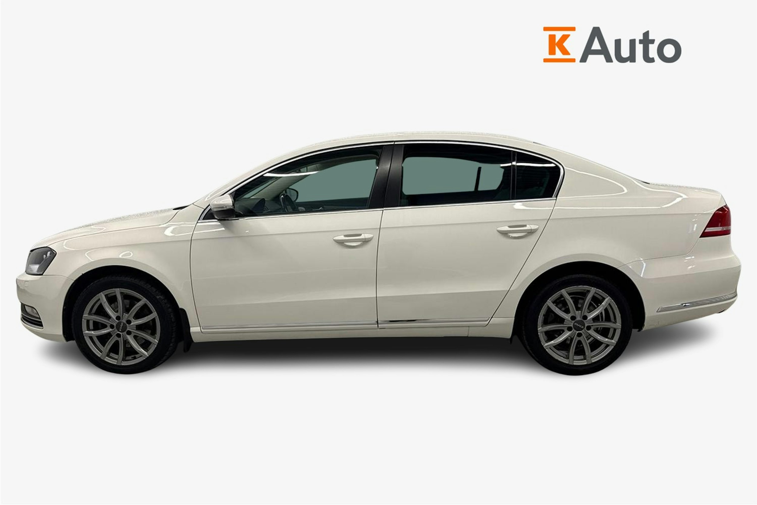 valkoinen Volkswagen Passat 2011 kuva 6.
