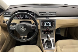 valkoinen Volkswagen Passat 2011 kuva 9.