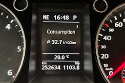 valkoinen Volkswagen Passat 2011 kuva 14.