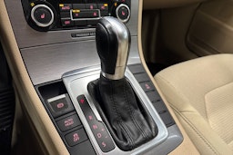 valkoinen Volkswagen Passat 2011 kuva 23.