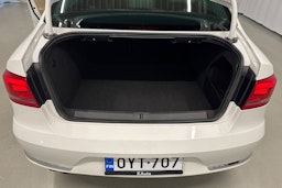 valkoinen Volkswagen Passat 2011 kuva 26.