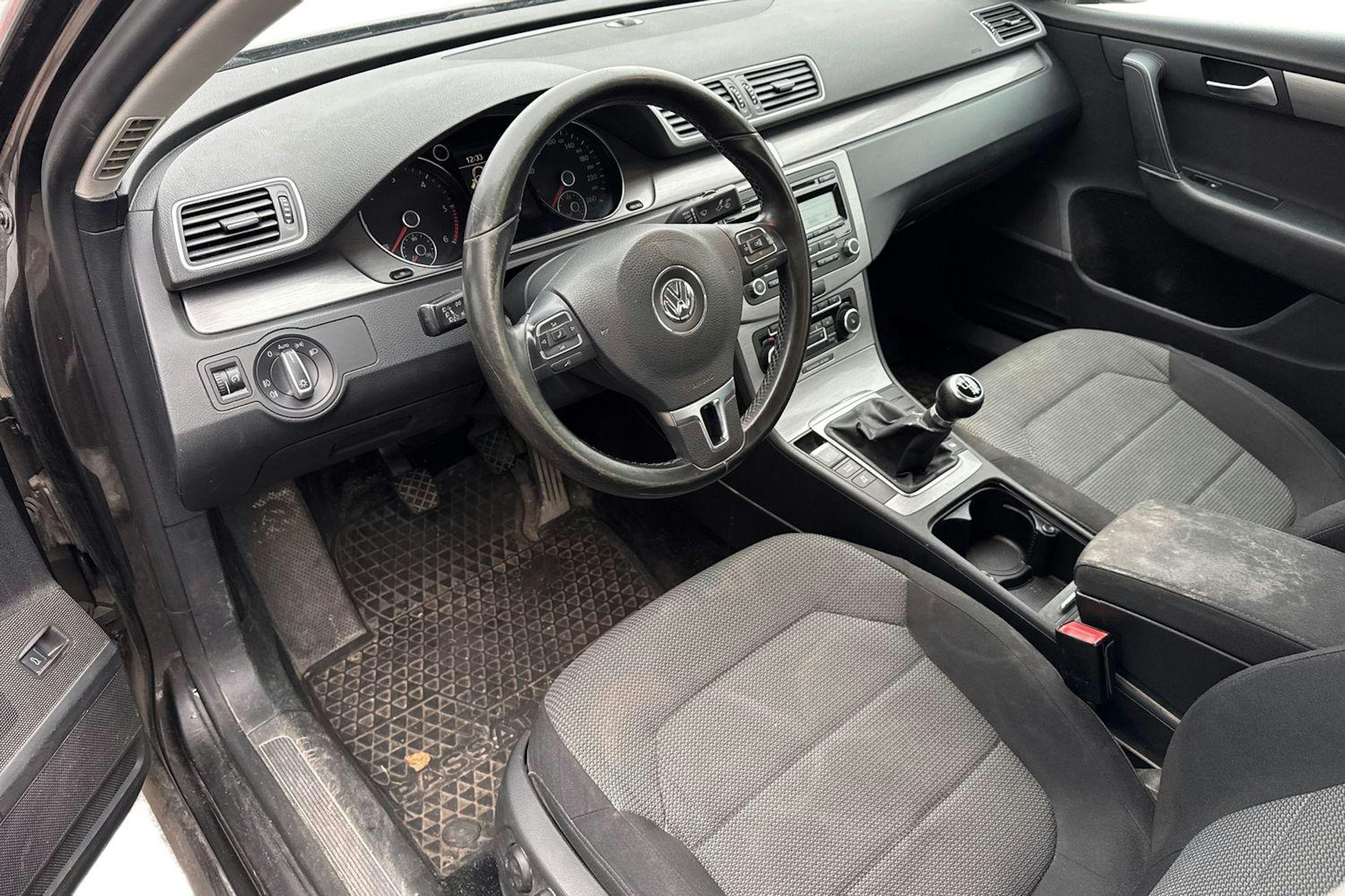 ruskea (beige) Volkswagen Passat 2011 kuva 3.