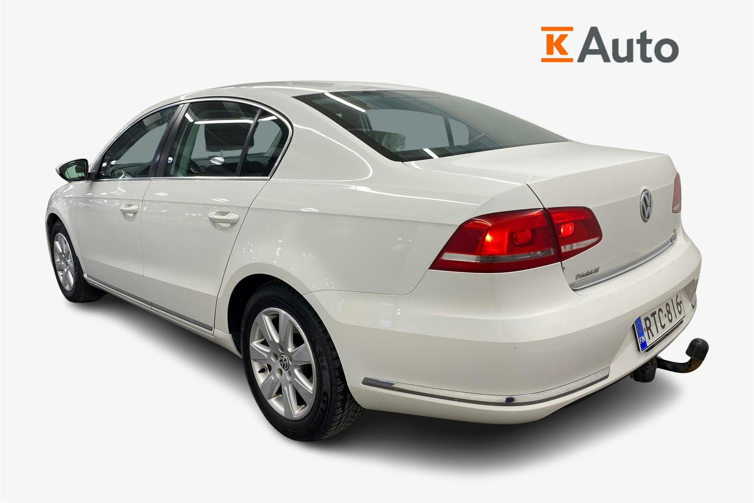 valkoinen Volkswagen Passat 2011 kuva 2.