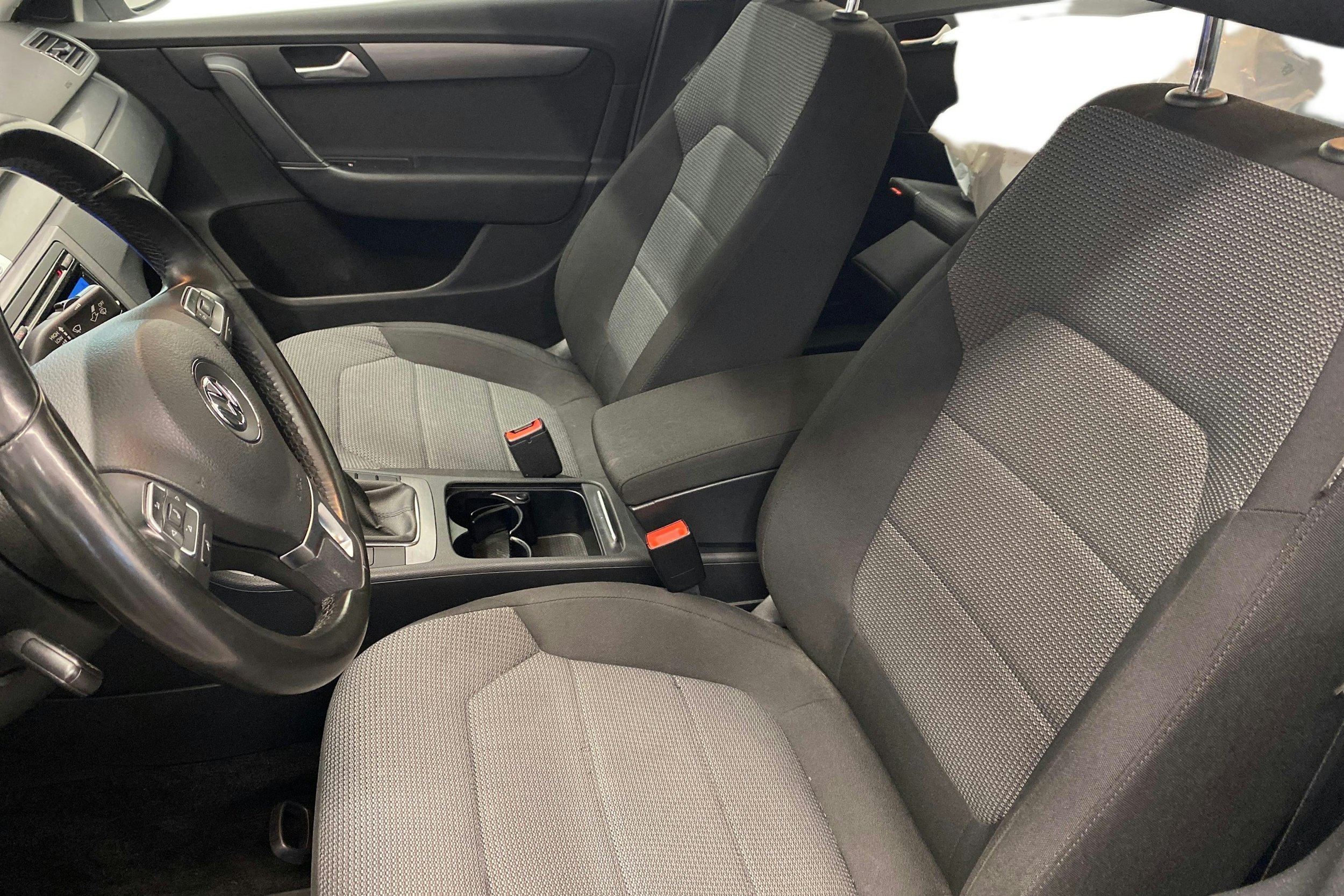 valkoinen Volkswagen Passat 2011 kuva 10.