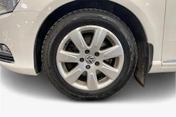 valkoinen Volkswagen Passat 2011 kuva 11.