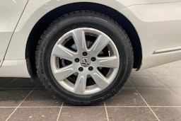 valkoinen Volkswagen Passat 2011 kuva 13.