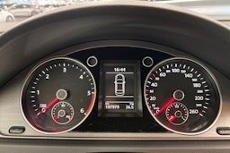 valkoinen Volkswagen Passat 2011 kuva 14.