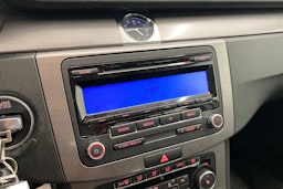 valkoinen Volkswagen Passat 2011 kuva 15.