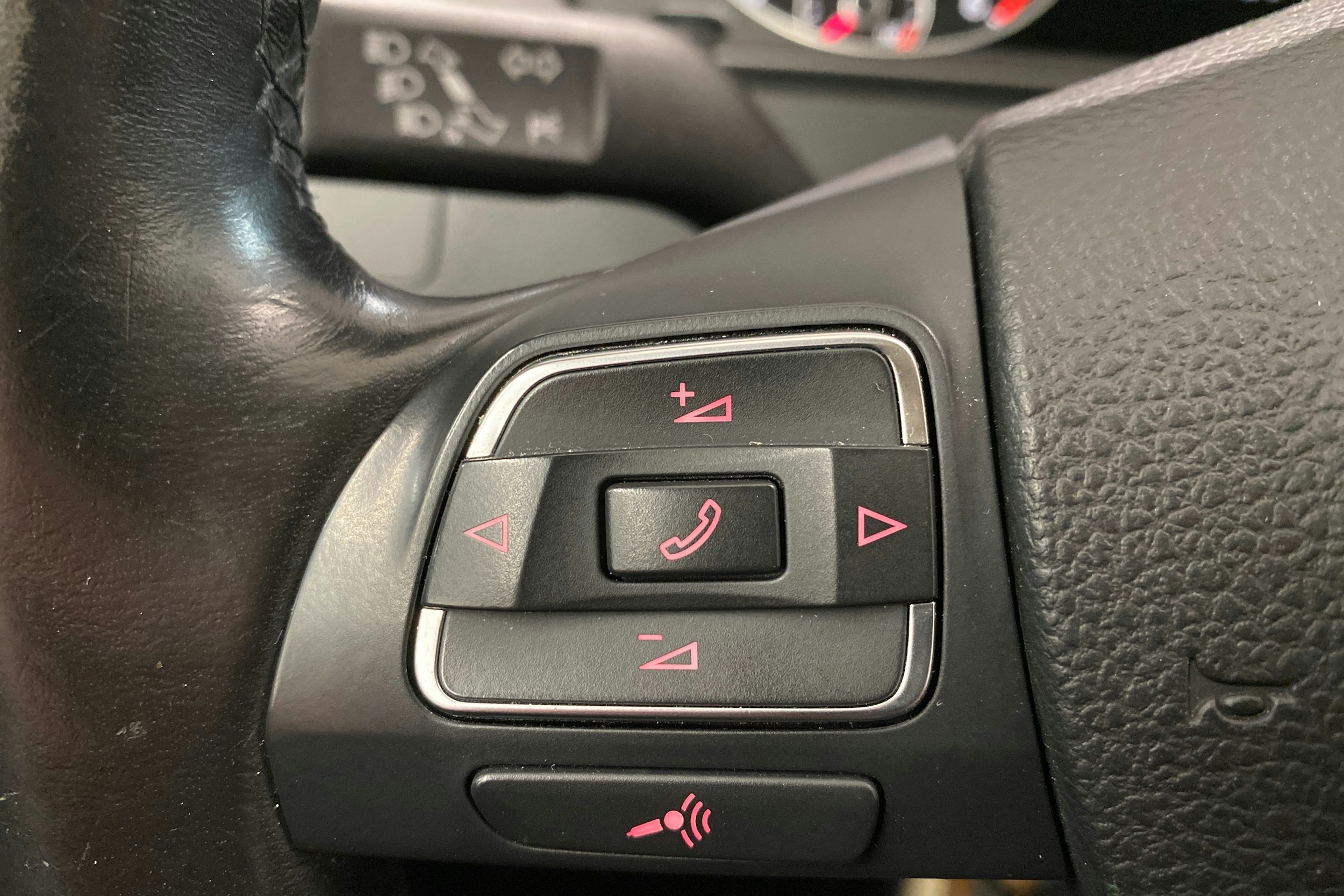 valkoinen Volkswagen Passat 2011 kuva 16.