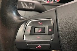 valkoinen Volkswagen Passat 2011 kuva 16.