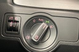 valkoinen Volkswagen Passat 2011 kuva 18.