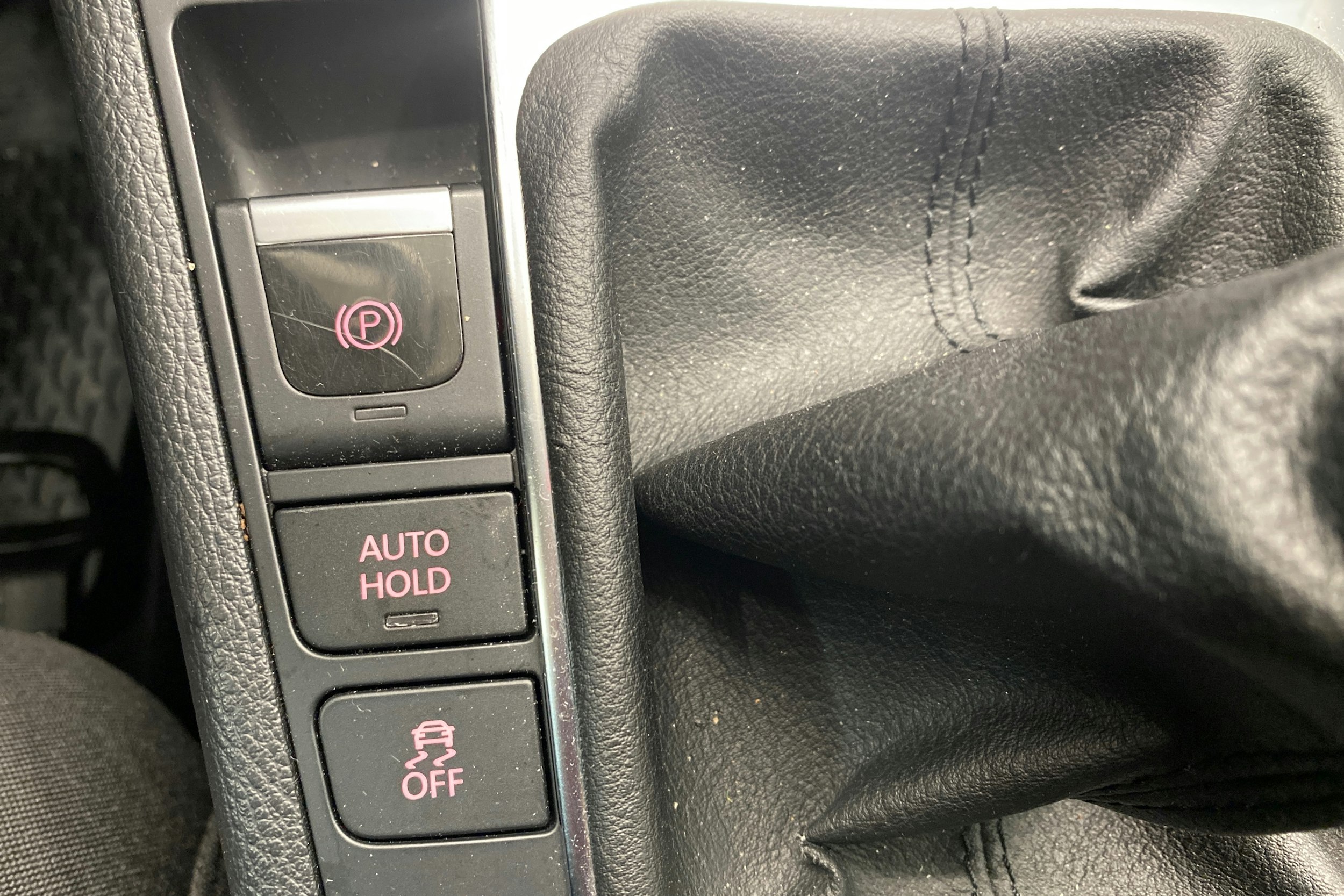 valkoinen Volkswagen Passat 2011 kuva 21.