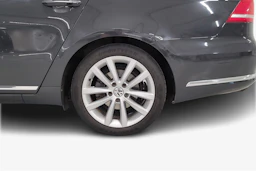 harmaa Volkswagen Passat 2011 kuva 12.