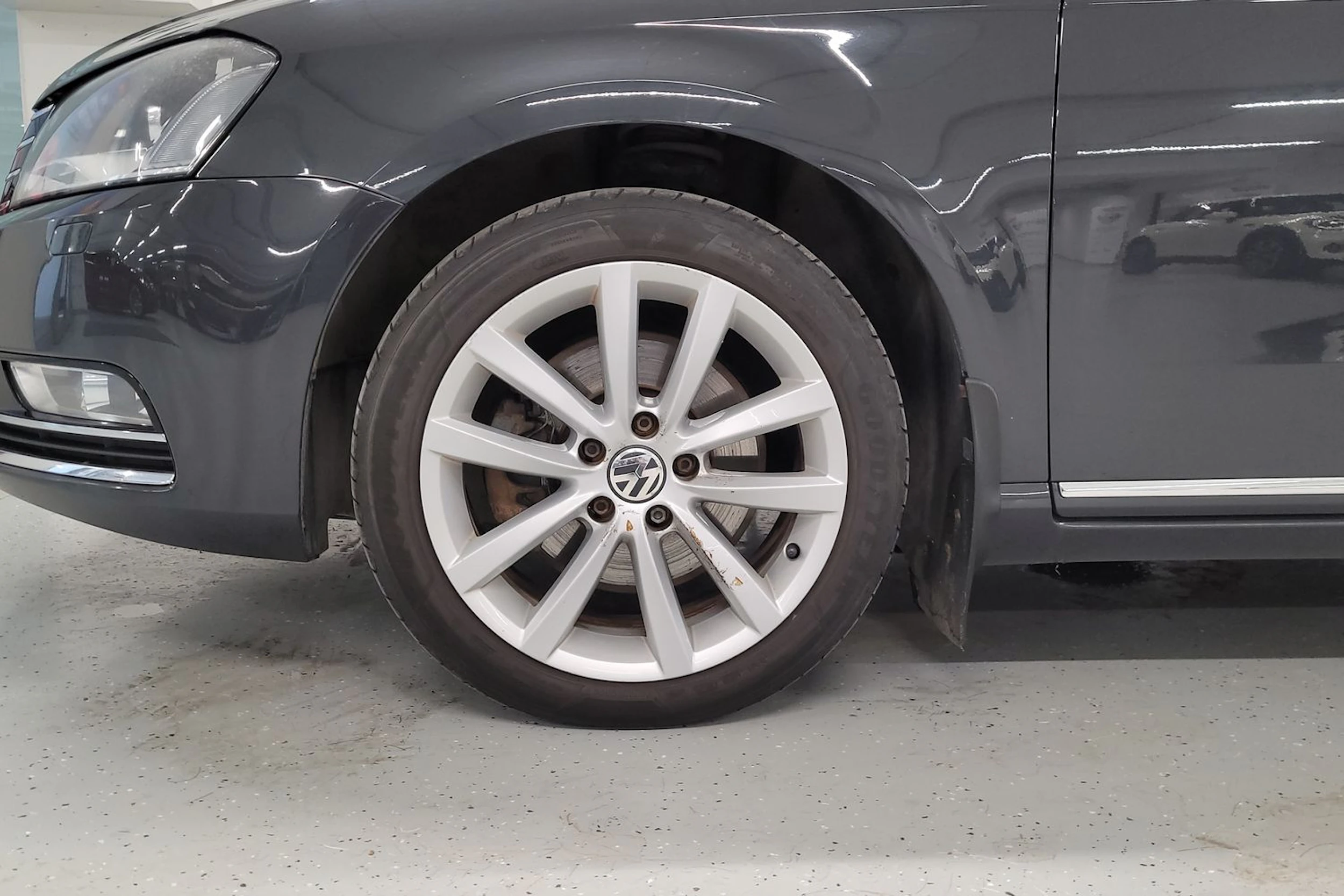 harmaa Volkswagen Passat 2011 kuva 13.