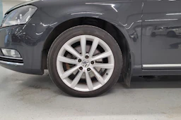 harmaa Volkswagen Passat 2011 kuva 13.