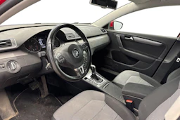punainen Volkswagen Passat 2011 kuva 6.