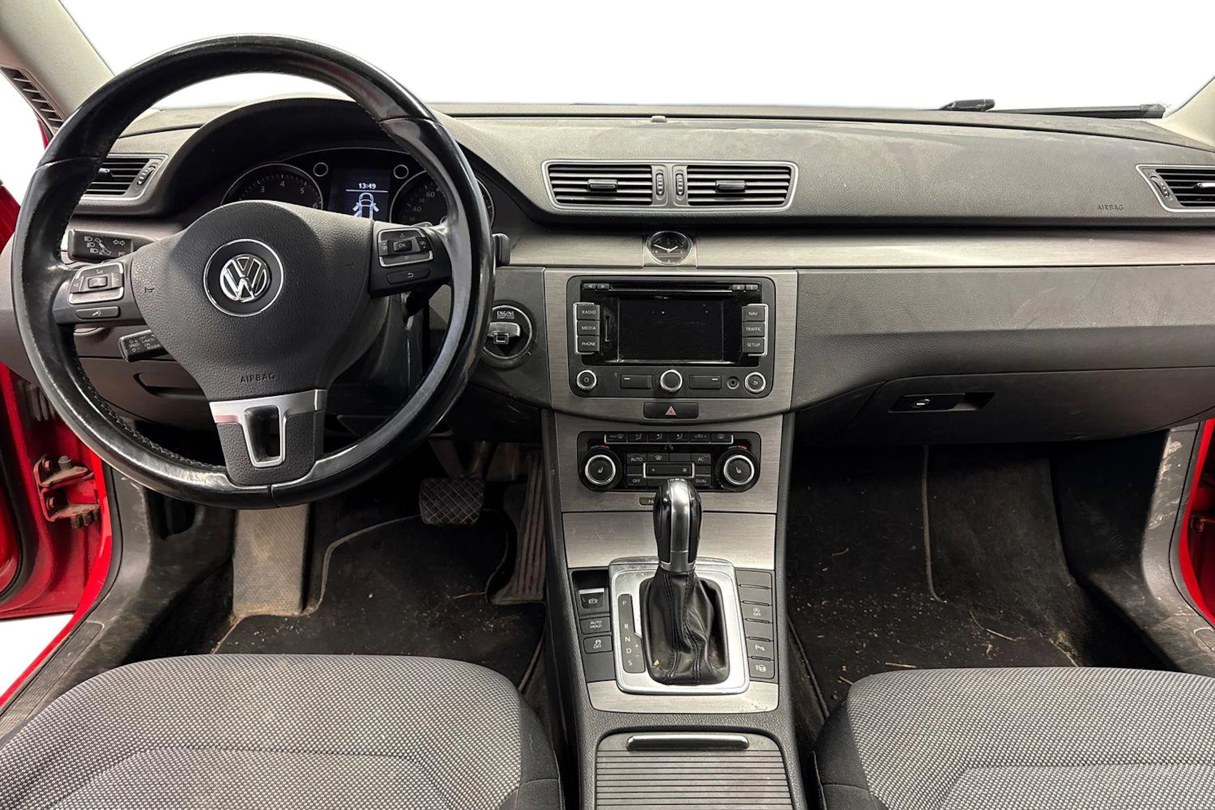 punainen Volkswagen Passat 2011 kuva 7.