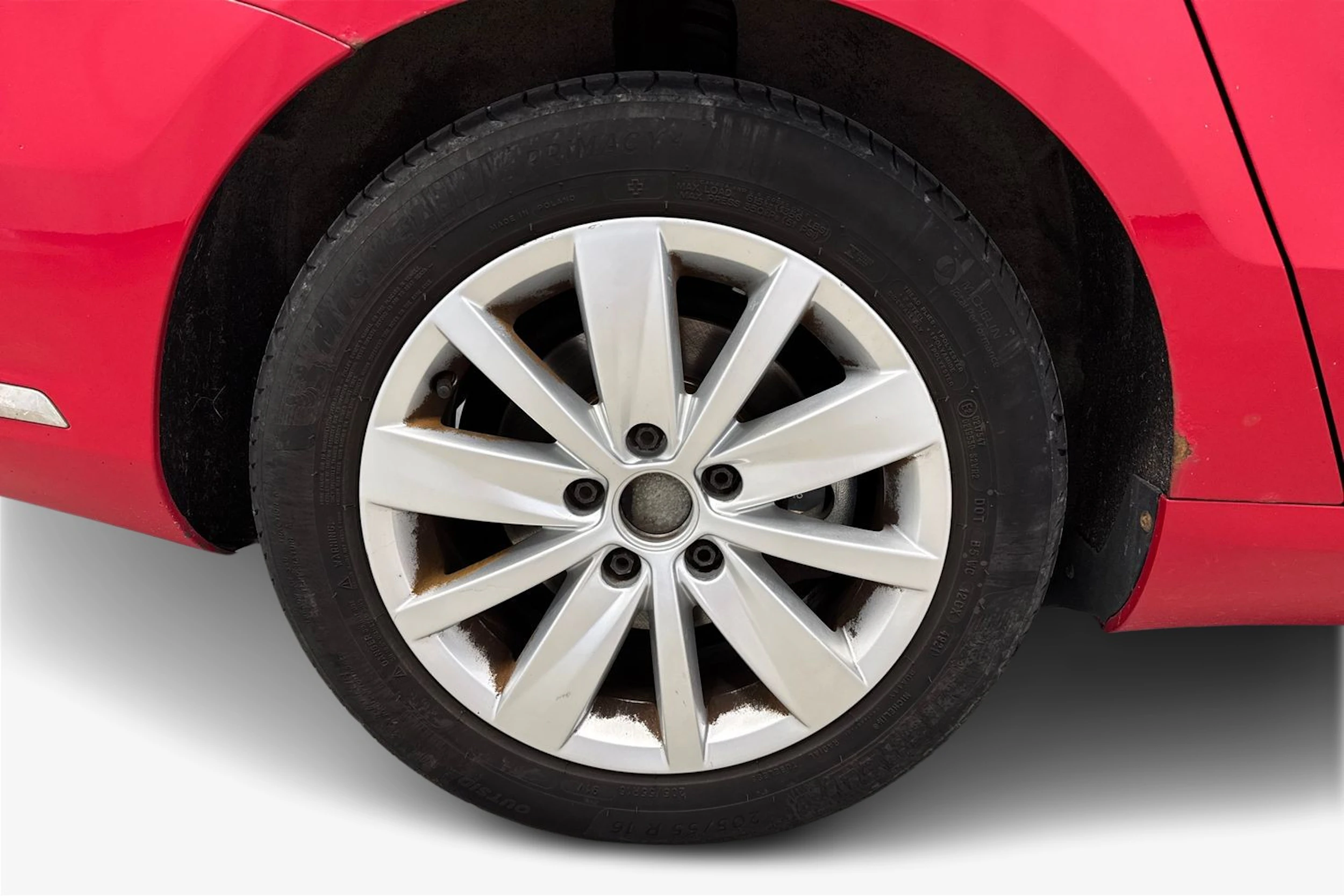 punainen Volkswagen Passat 2011 kuva 9.