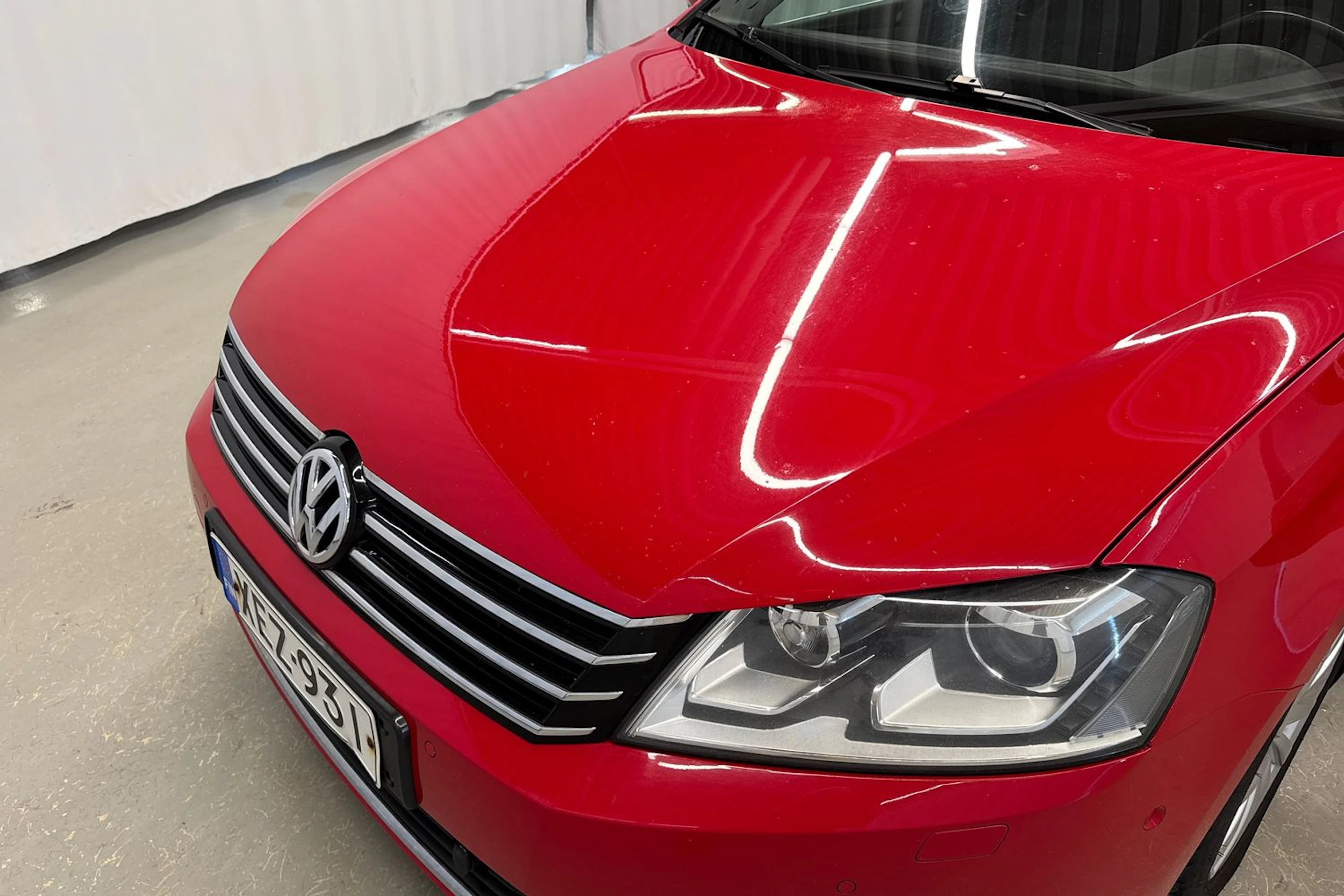 punainen Volkswagen Passat 2011 kuva 11.