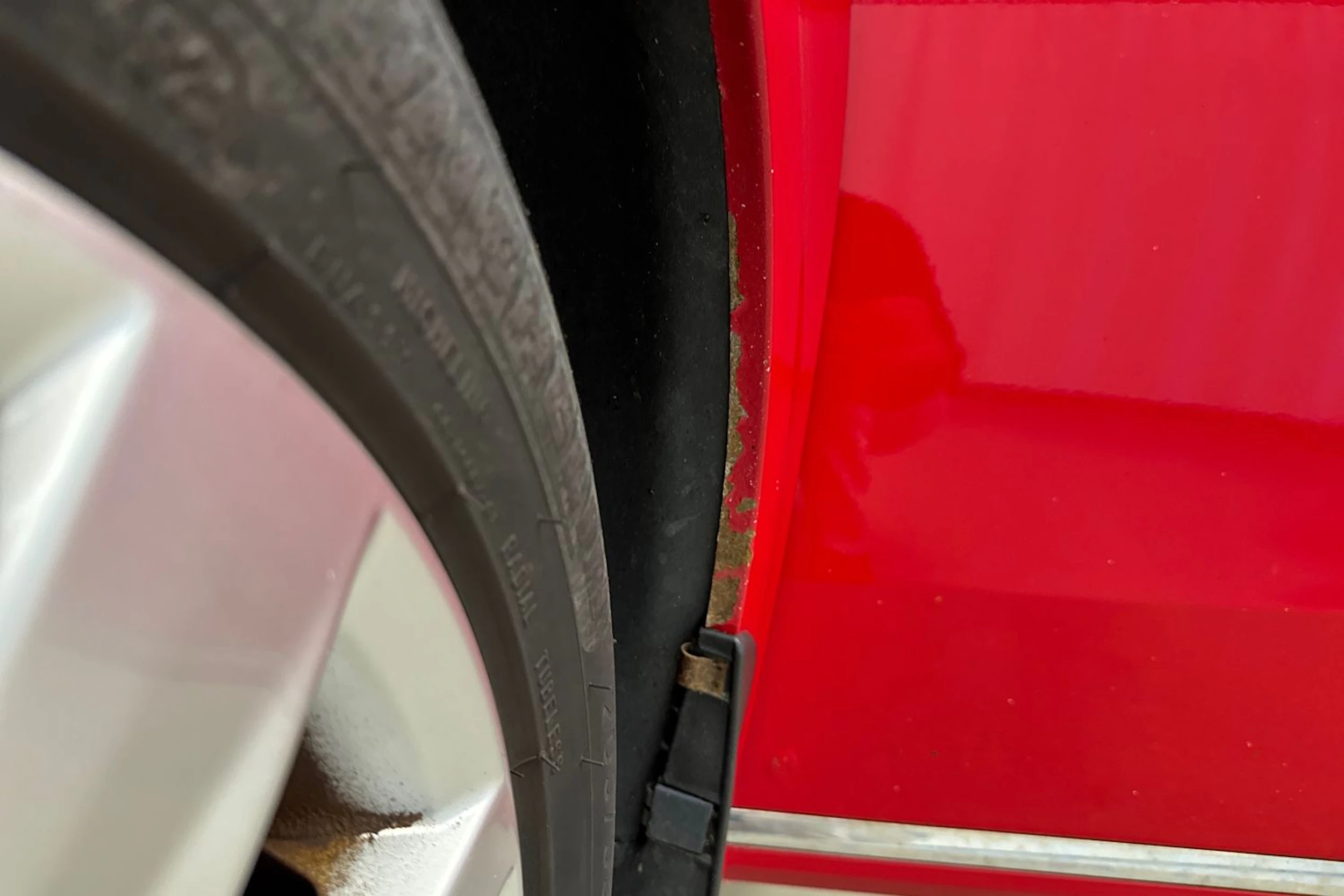punainen Volkswagen Passat 2011 kuva 12.