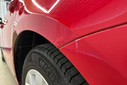 punainen Volkswagen Passat 2011 kuva 17.