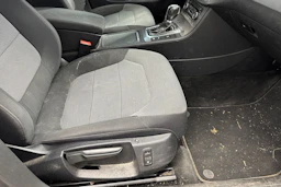 punainen Volkswagen Passat 2011 kuva 24.