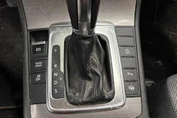 punainen Volkswagen Passat 2011 kuva 30.