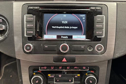 punainen Volkswagen Passat 2011 kuva 31.