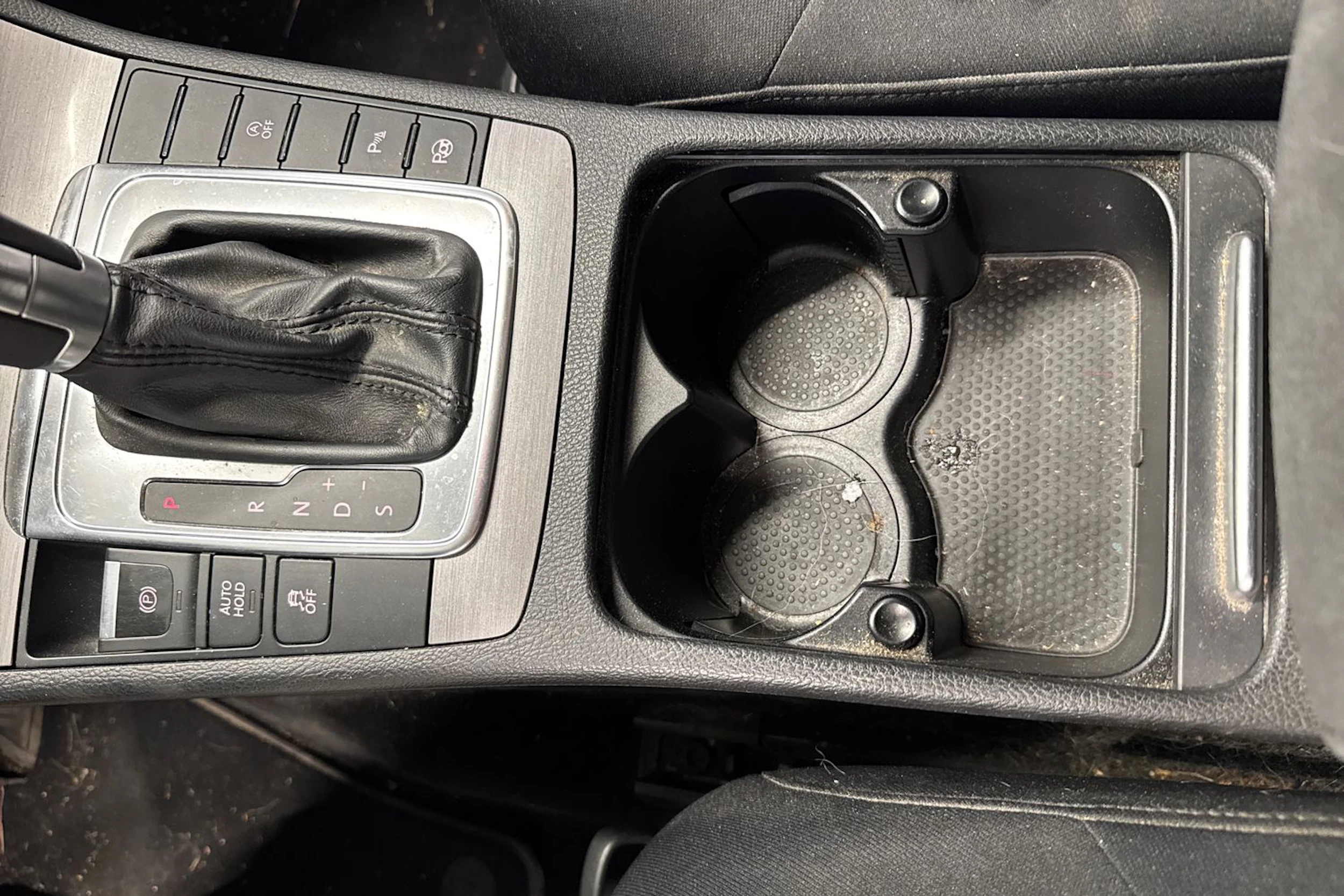 punainen Volkswagen Passat 2011 kuva 32.