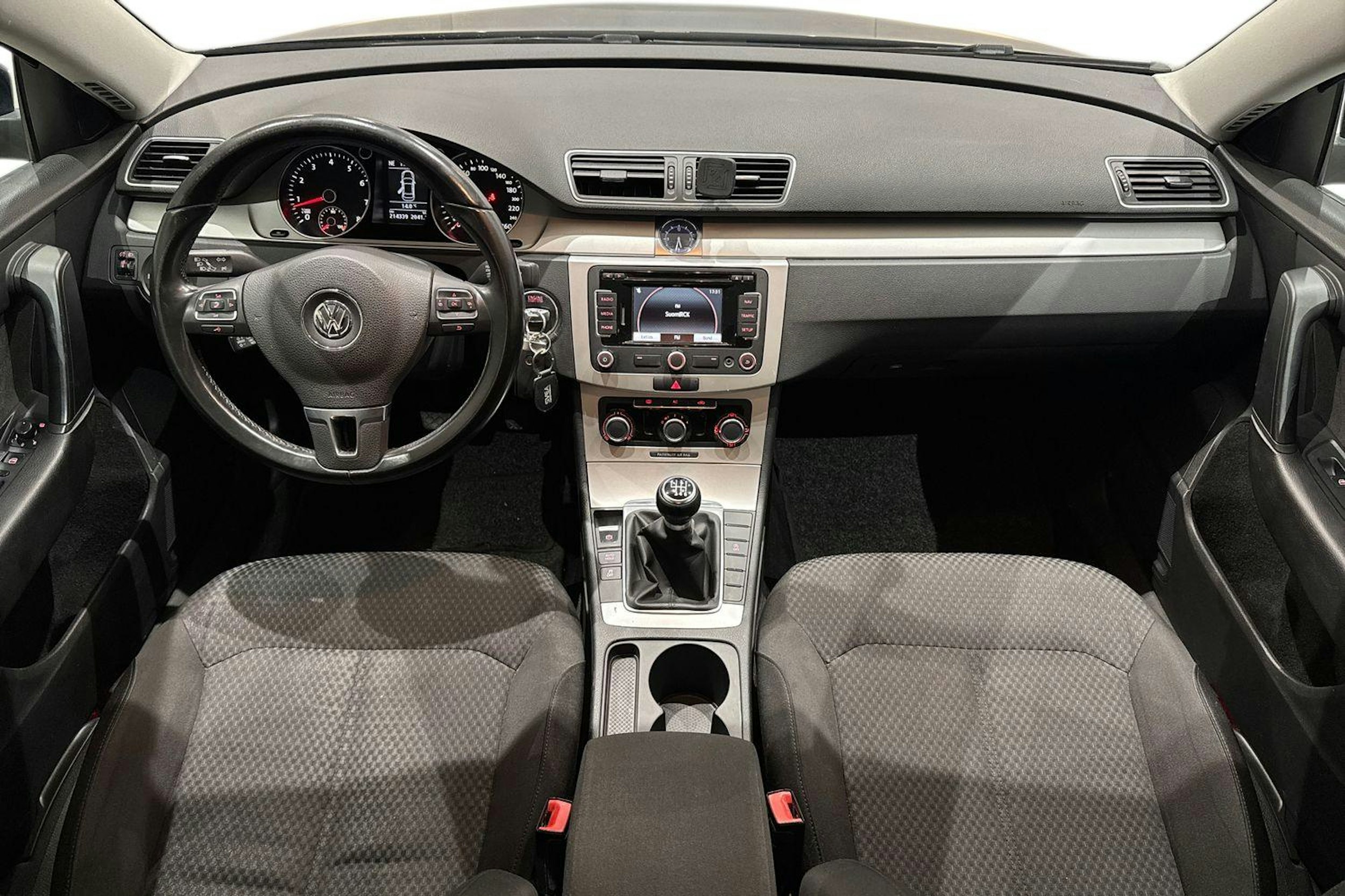 sininen Volkswagen Passat 2011 kuva 9.