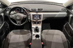 sininen Volkswagen Passat 2011 kuva 9.