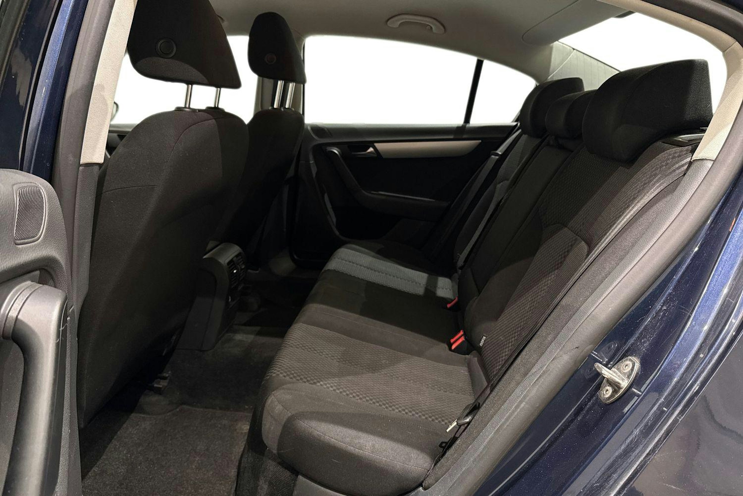 sininen Volkswagen Passat 2011 kuva 10.