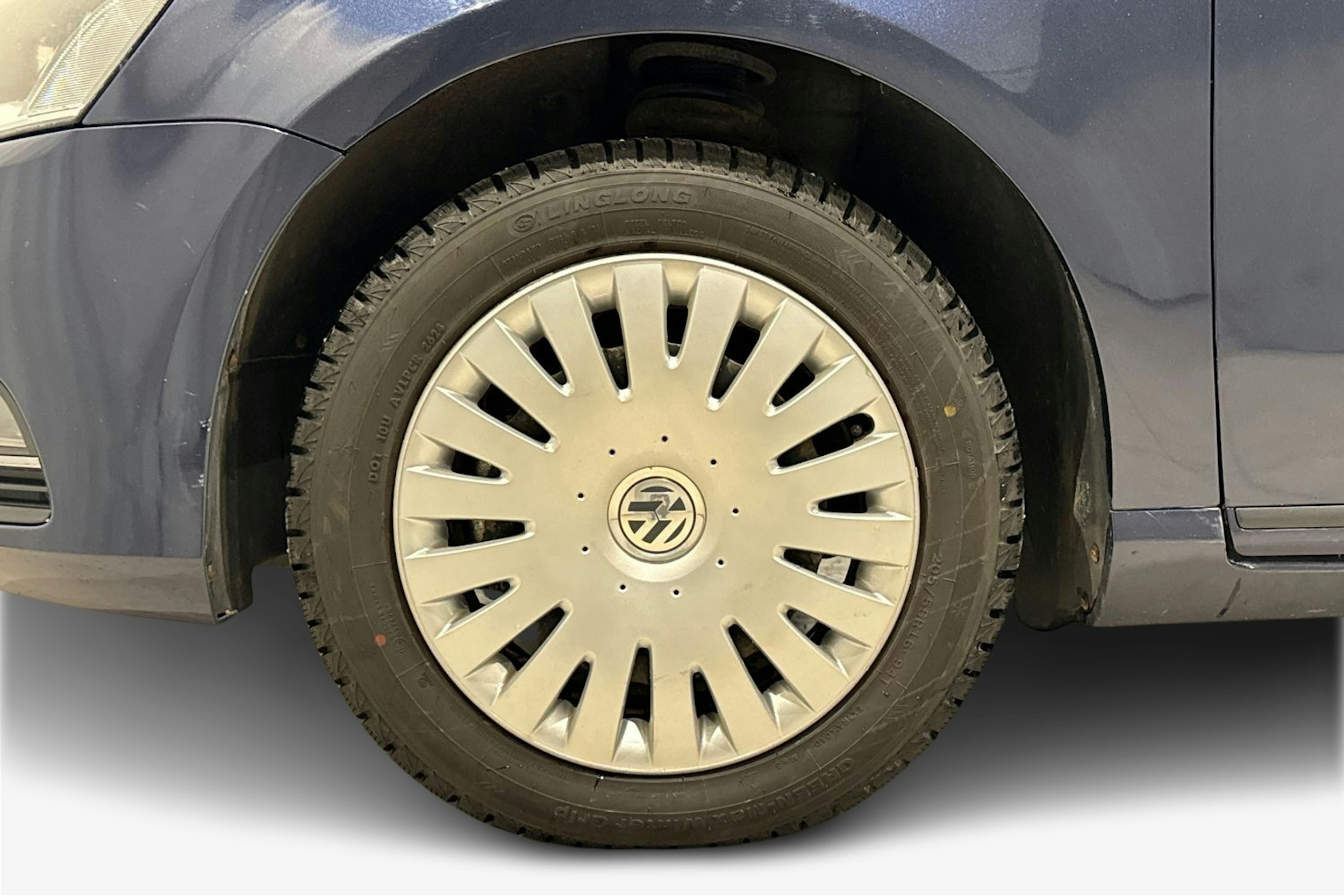 sininen Volkswagen Passat 2011 kuva 11.