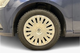 sininen Volkswagen Passat 2011 kuva 11.