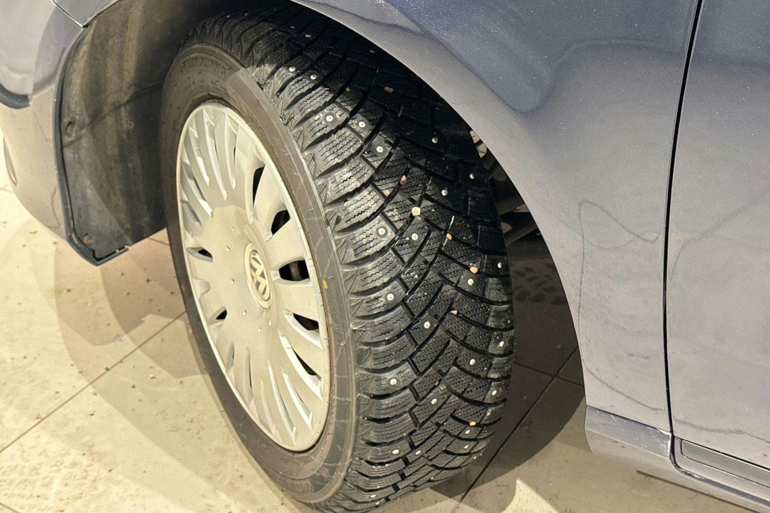 sininen Volkswagen Passat 2011 kuva 13.