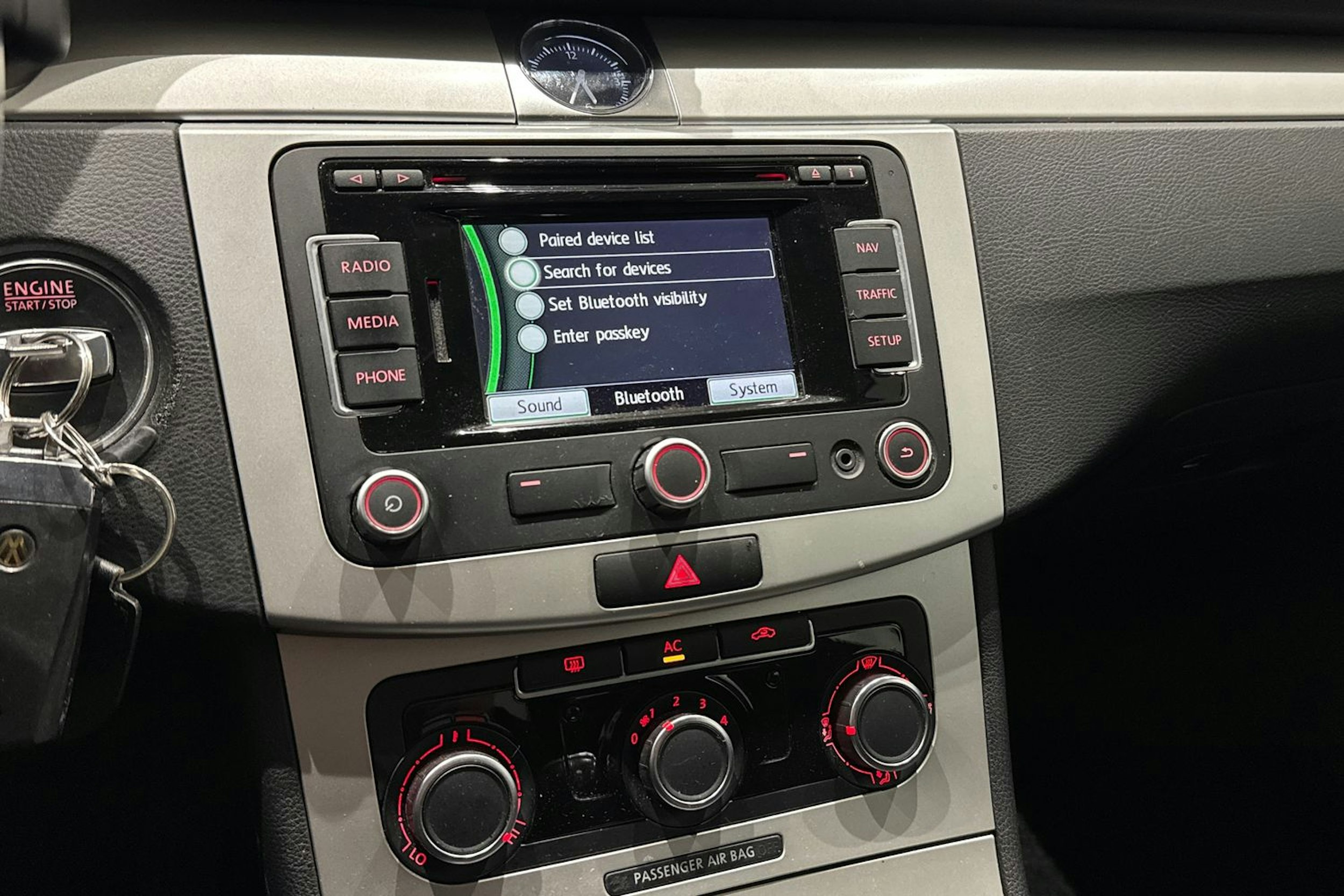 sininen Volkswagen Passat 2011 kuva 21.