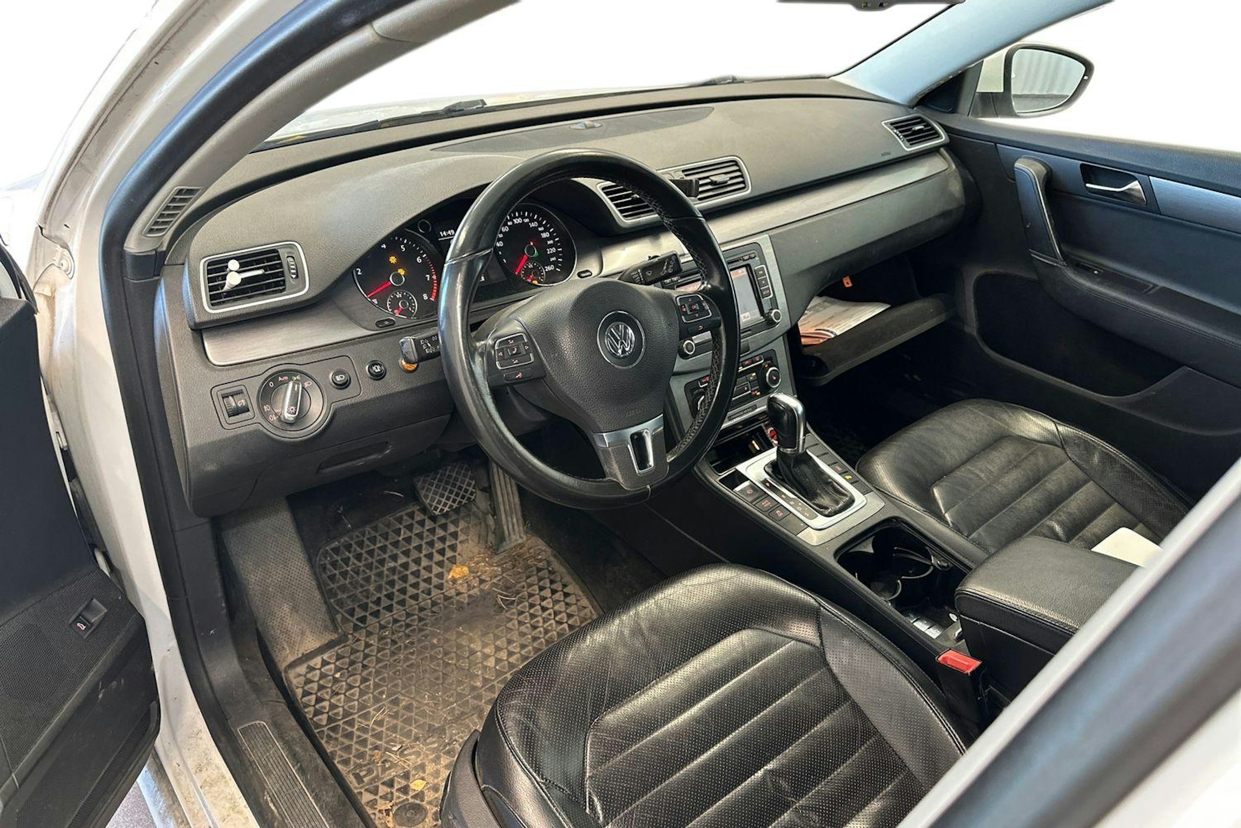 valkoinen Volkswagen Passat 2011 kuva 3.