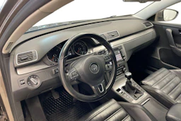 Ruskea (beige) Volkswagen Passat 2011 kuva 6.