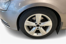 Ruskea (beige) Volkswagen Passat 2011 kuva 9.