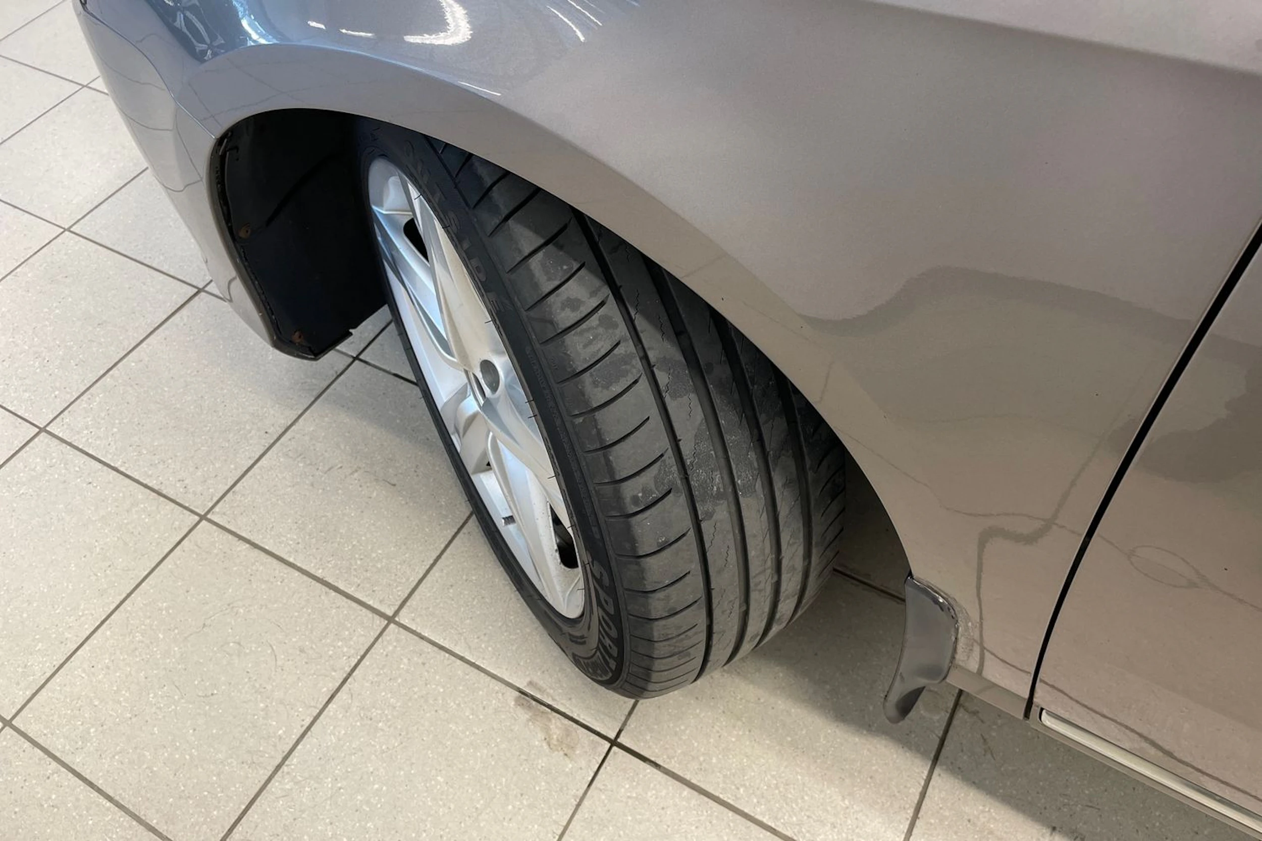 Ruskea (beige) Volkswagen Passat 2011 kuva 10.