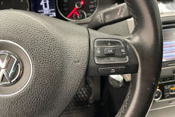 Ruskea (beige) Volkswagen Passat 2011 kuva 12.