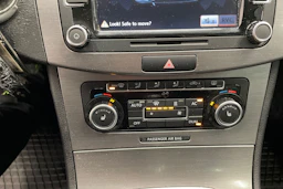 Ruskea (beige) Volkswagen Passat 2011 kuva 15.