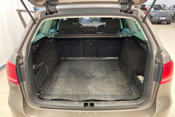 Ruskea (beige) Volkswagen Passat 2011 kuva 16.