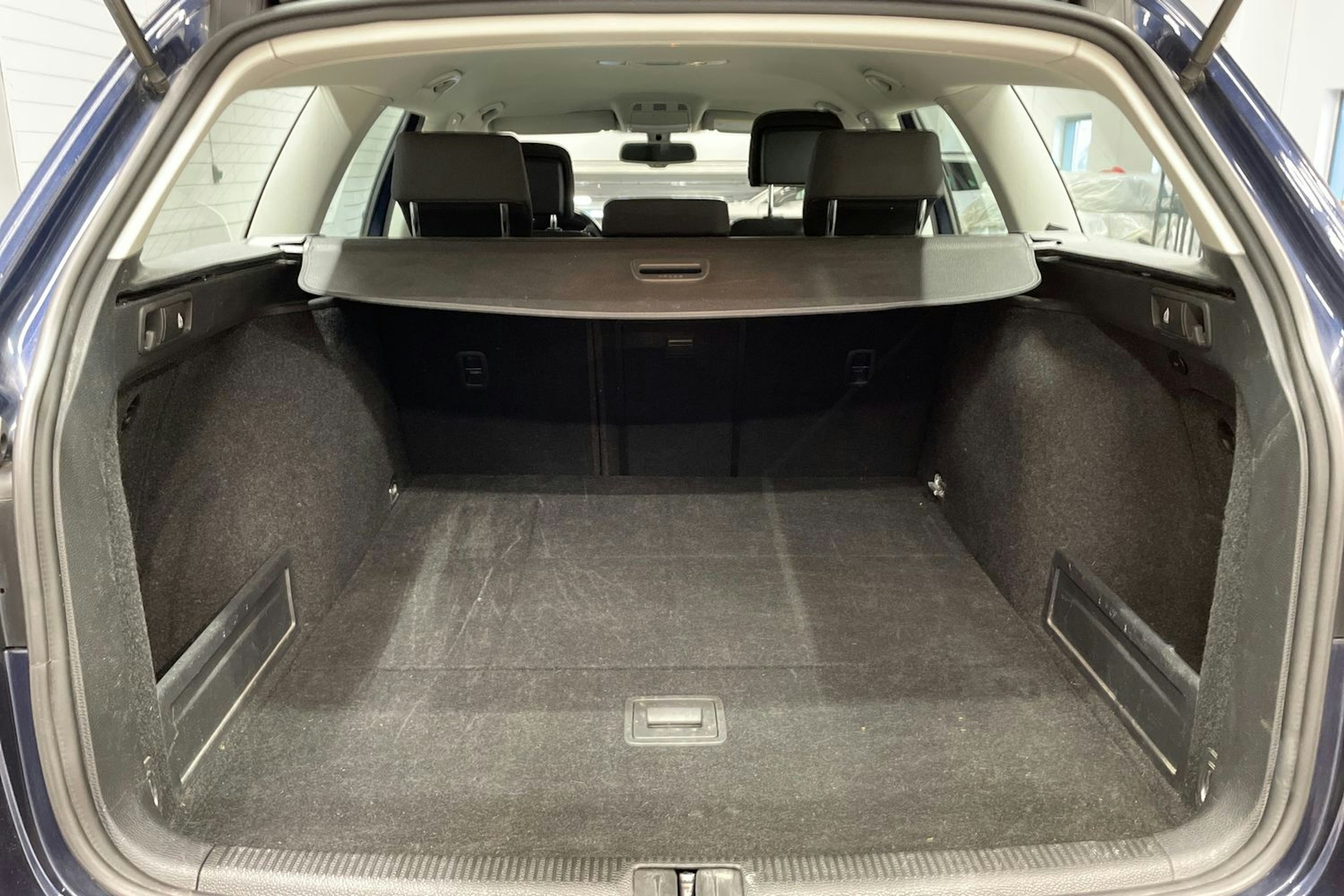 Sininen Volkswagen PASSAT 2012 kuva 12.