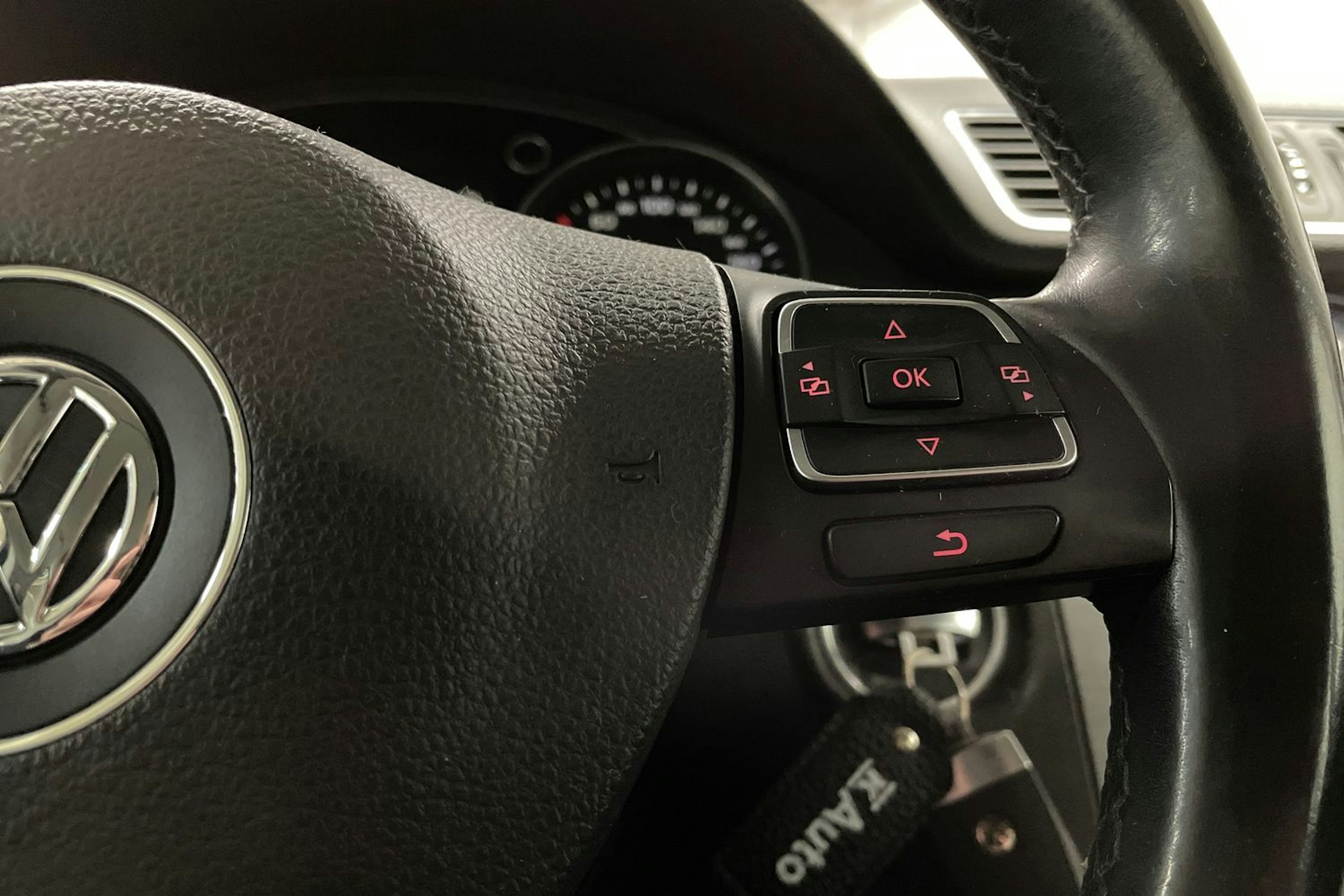 Sininen Volkswagen PASSAT 2012 kuva 18.